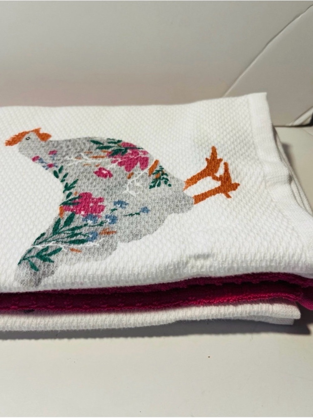 Cynthia Rowley Set of 3 White and Pink Rooster Cotton Rayon Kitchen Towels - Picture 6 of 10